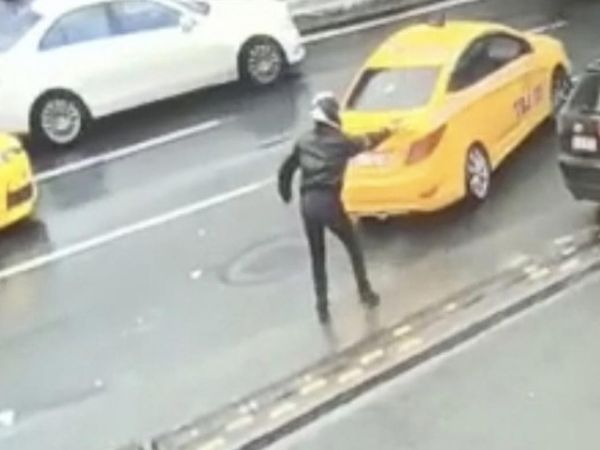 İstanbul'da gündüz vakti korku dolu anlar güvenlik kamerasına yansıdı!