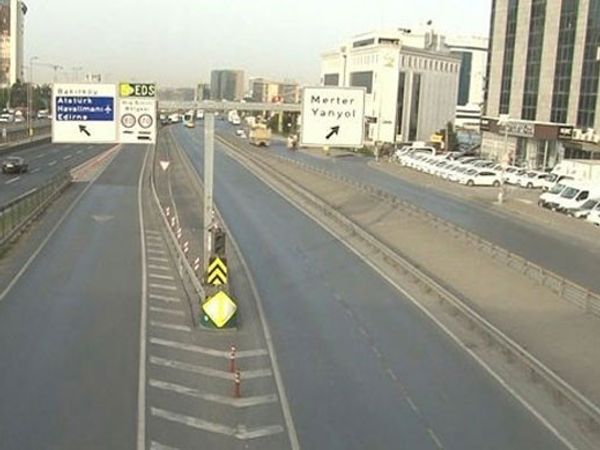 İstanbul’da Haftanın İlk Gününde Yollar Sessizliğe Hakim Oldu