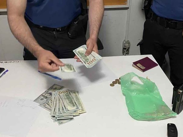 İstanbul'da ilginç olay: Ümraniye'de bulunan şüpheli paketin içinden 10 bin 200 dolar çıktı!