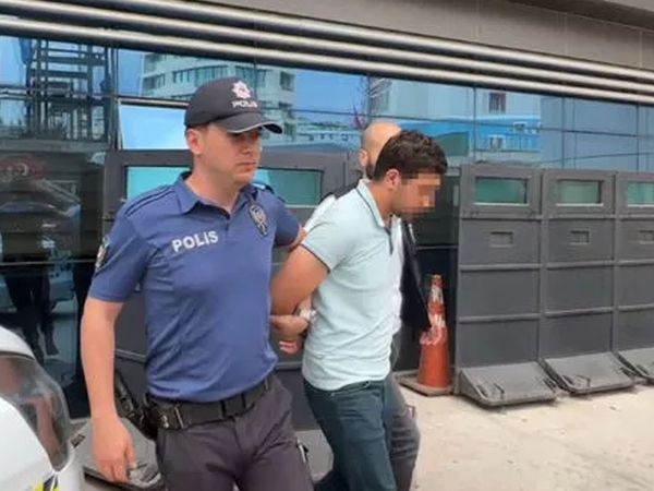 İstanbul'da korkunç olay! Duş alan kadını banyonun penceresinden izledi, öfkeden deliye dönen kocadan meydan dayağı yedi