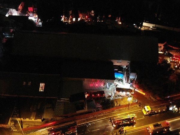 İstanbul'da Korkutan Fabrika Yangını: 3 Buçuk Saatlik Çalışma İle Kontrol Altına Alındı
