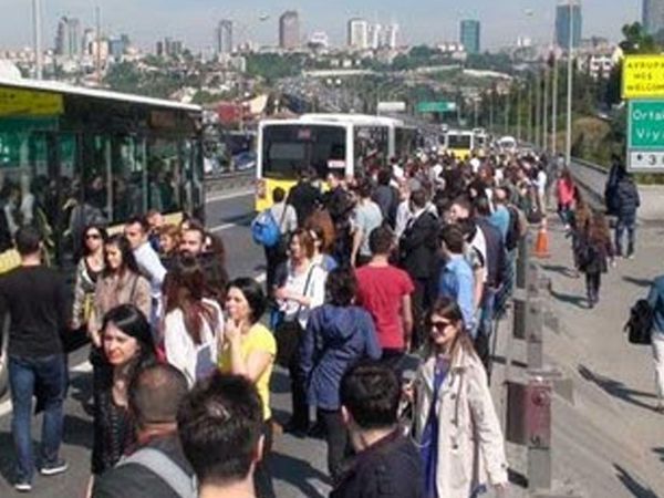 İstanbulda Metrobüs Arızası Yaşandı