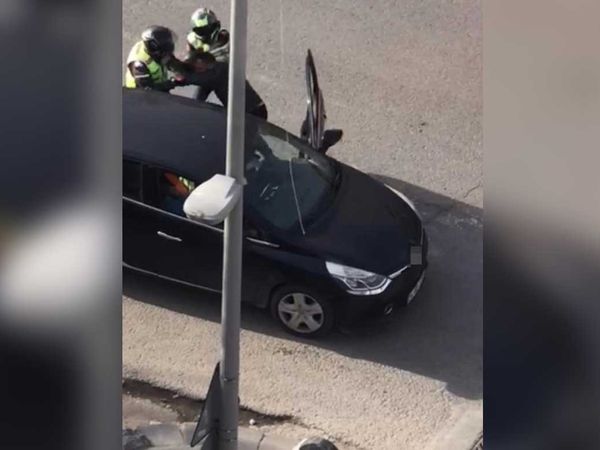 İstanbul'da motosikletli magandalar iş başında! Yol verme yüzünden otomobil sürücüsünü dövdüler: O anlar kameralara yans