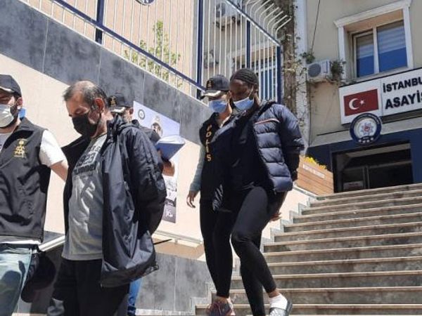 İstanbul’da Polis Kılığında Eve Girip Para ve Pasaport Çaldılar