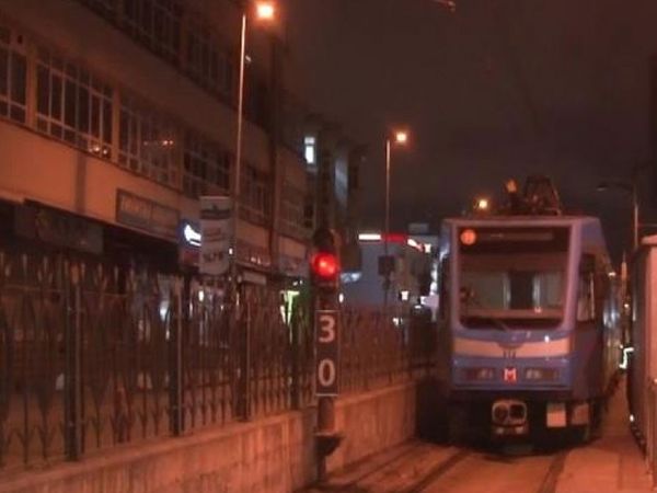 İstanbul'da T4 Tramvay Hattında Arıza: Seferler Durdu!
