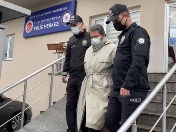 İstanbul'da Yaşlı İki Vatandaşı Polis Süsü Vererek Dolandıran Şahıs Polis Tarafından Suçüstü Yakalandı!