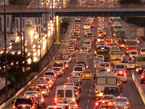 İstanbul'da yollar cadı kazanına döndü! Trafik durma noktasına geldi!