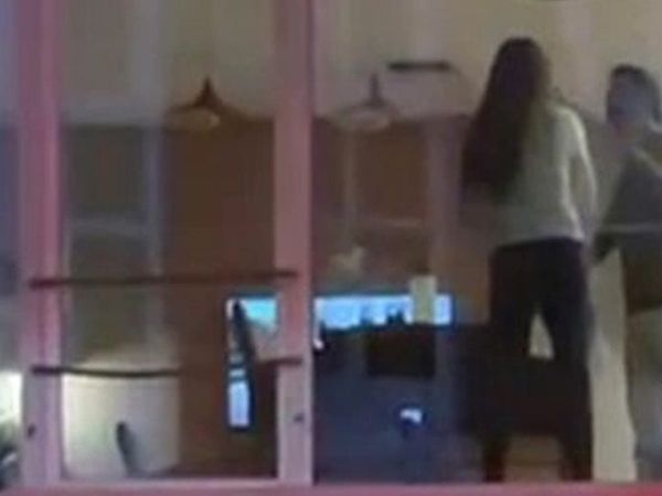 İstanbul'daki Hastanede Zor Anlar: Yanındaki Kadını Azarladı, Tokat Attı!