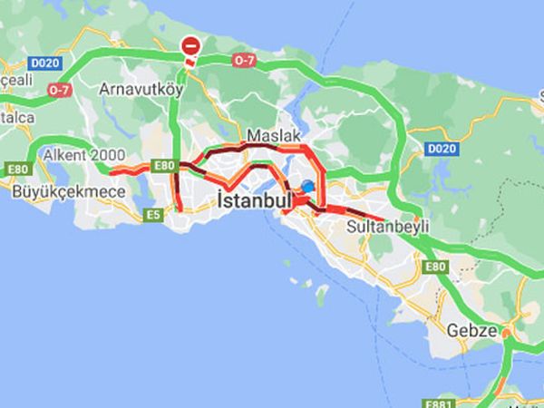 İstanbullular 'Evde Kal'madı! Trafik Durma Noktasına Geldi