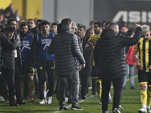 İstanbulspor başkanı takımı sahadan çekti