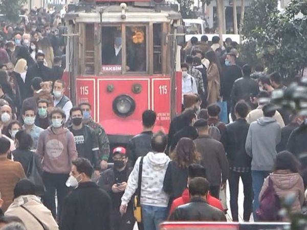 İstiklal'de Salgın Unutuldu