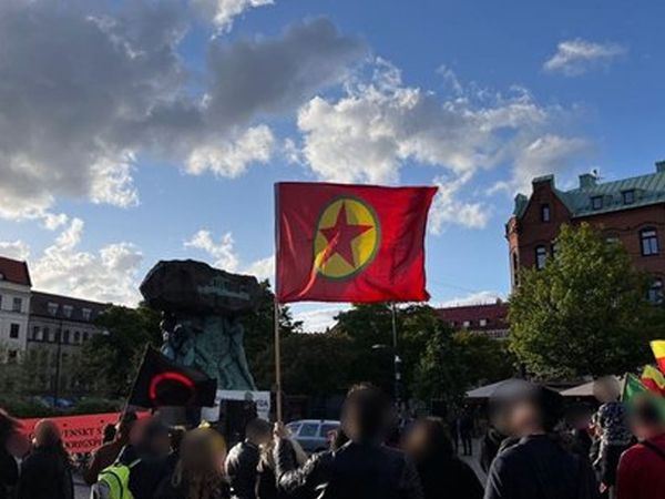İsveç'te skandal görüntüler! Terör örgütü PKK/YGP sempatizanları Göteborg'da gösteri yapıp, sloganlar attı