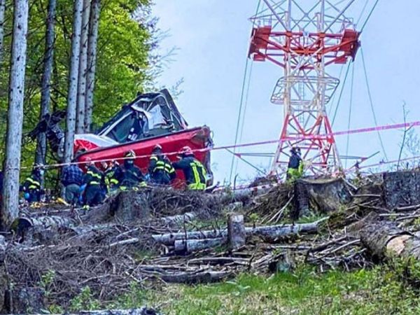 İtalya'da Teleferik Kazası: 14 Ölü