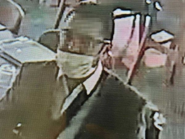 İzmir'de akılalmaz hırsızlık: Tuvalete gidiyorum diyerek arabayı çaldı