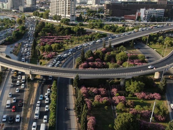 İzmir'de İşleri Güçleri Heykel Olan Başkan Tunç Soyer, Kavşak Yapacaktı Vazgeçti