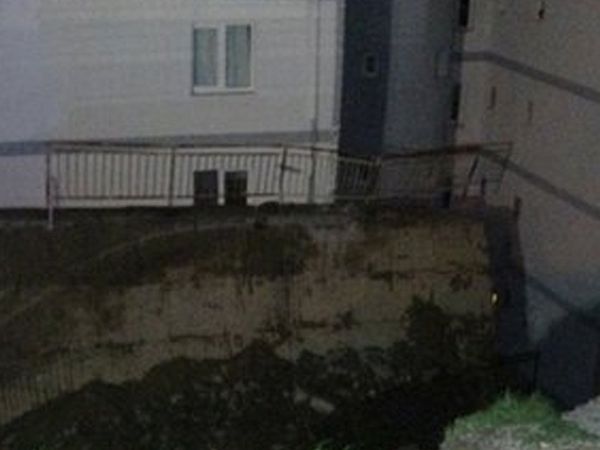 İzmir'de İstinat Duvarı Çöktü