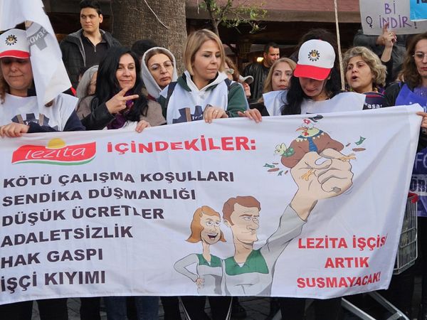 İzmir'de kadınlar özgürlüğe yürüdü: Alsancak Kıbrıs Şehitleri Caddesi doldu taştı