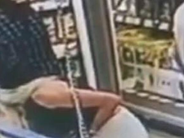 İzmir’de Market Alışverişi Yapan Kadının Etek Altı Görüntüleri Çekildi