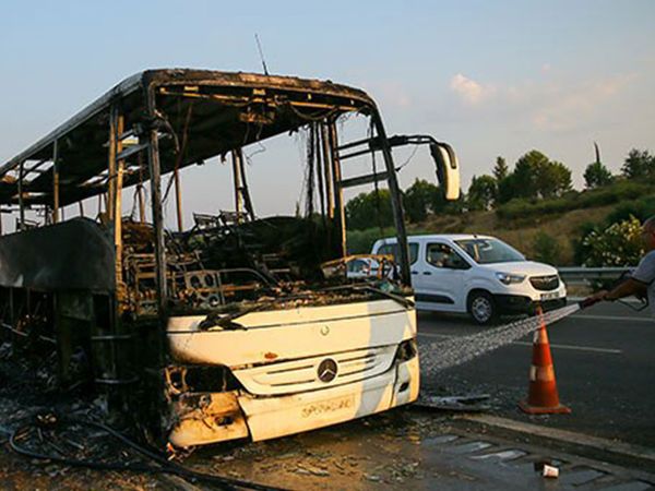 İzmir'de Yolcu Otobüsü Yandı!
