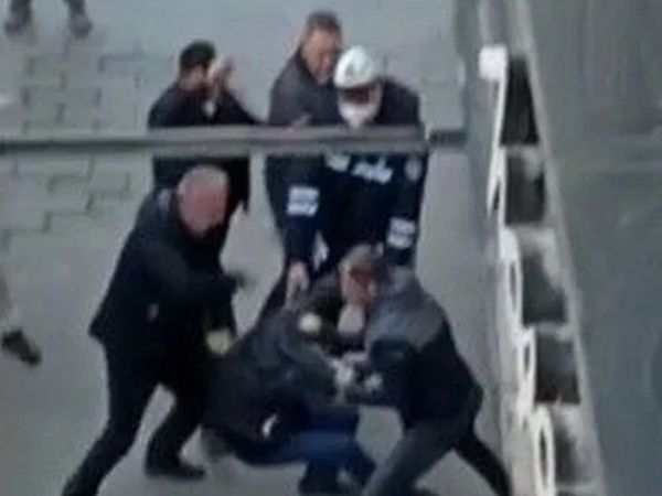 İzmit'te Korkunç Olay: Yanlış Anlaşılınca Tekme Tokat Dayak Yedi!