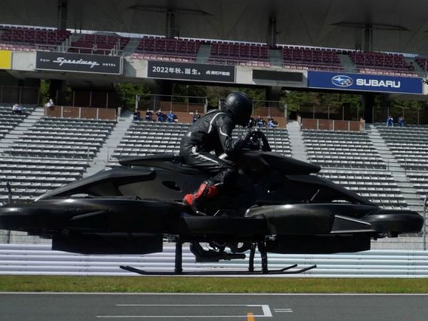 Japonya'da Bir Teknoloji Şirketi Uçan Motosiklet Ürettiğini Açıkladı! Motosikletin Fiyatı İse Dudak Uçuklatıyor