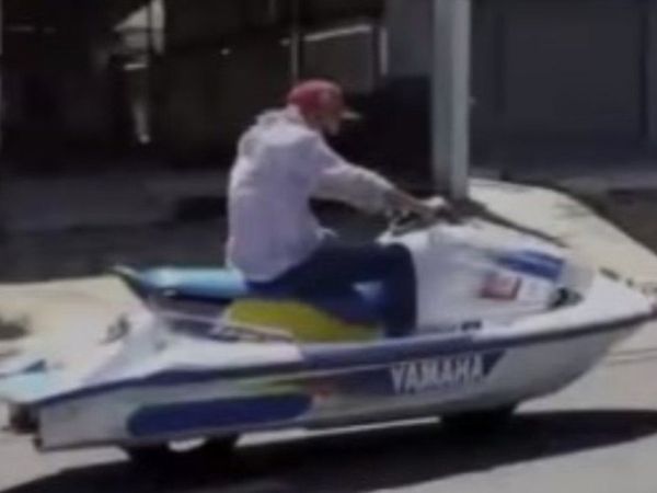 Jet Ski'ye Teker Takıp Trafiğe Çıktı