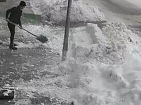 Karları Temizlerken Ölümden Döndü
