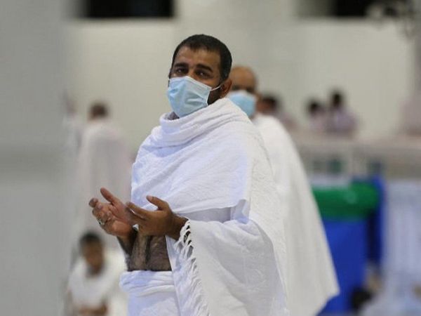 Kabe'de İlk Teravih Namazı 10 Rekat Kılındı