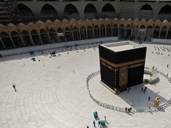 Kabe'yi Tavaf Edenlerin Gördüğü Güvercin Hayrete Düşürdü