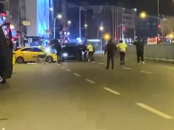 Kadıköy’de Kazaya Karışan Sürücüler Kavgaya Tutuştu