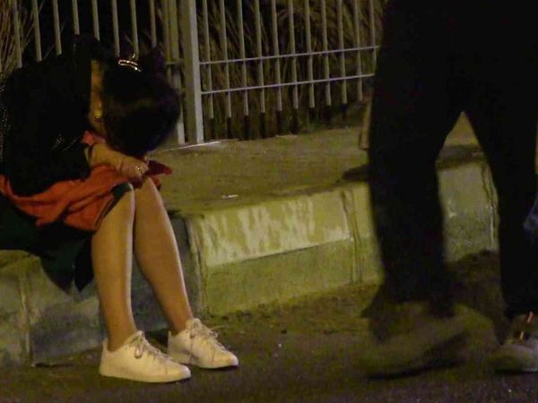 Kadın Yanan Otomobili İzledi