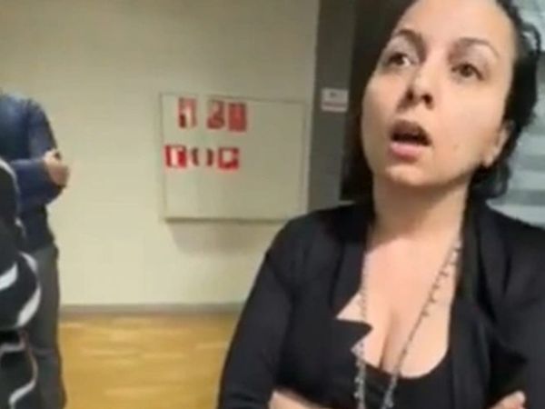 Kadir Has Üniversitesi'nde skandal görüntü: Akademisyen mescide ayakkabı ile girdi