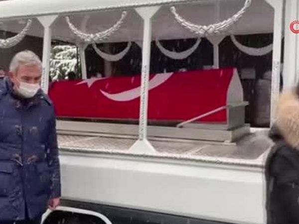 Kadir Topbaş Beyoğlu'nda Son Yolculuğuna Uğurlandı