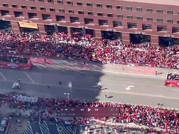 Kansas City'deki geçit töreni sırasında silahlı saldırı!