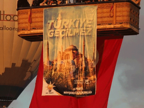 Kapadokya’da Gökyüzüne Balonlar Bu Kez 15 Temmuz İçin Havalandı