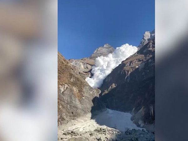 Kapuche Gölü Yakınlarında Düşen Çığı Kampçılar Görüntüledi