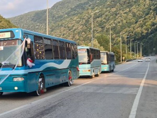 Karabük'te Halk Otobüsünde Tanışan Çift Otobüsü Gelin Arabası Yaptı