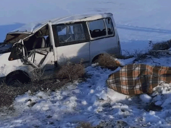 Karaman’da Korkunç Kaza! İşçileri Taşıyan Servis Aracı Devrildi: Ölü ve Yaralılar Var