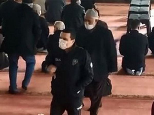 Karantinaya Uymayıp Cuma Namazına Gitti