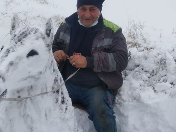 Kardan At Büstü Yaptı
