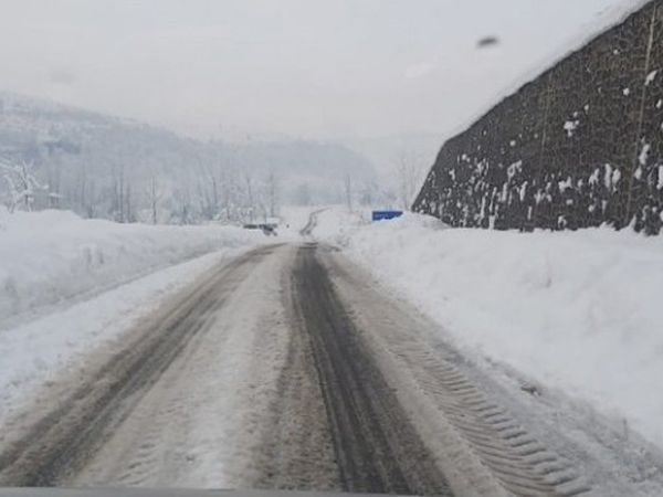 Kardan Kaymamak İçin 4 Ayak Üstüne Düşen Vatandaşın Görüntüleri