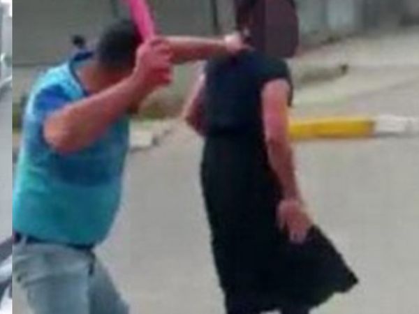 Karısını Taciz Eden Adama Etek Giydirip Dövdü