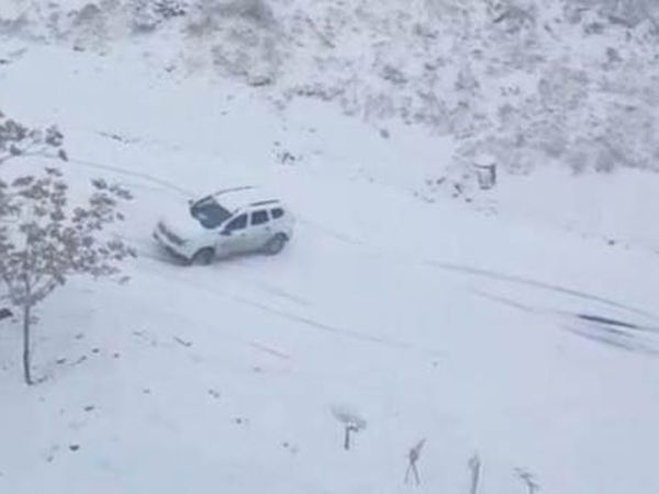Elazığ'da Araba Karda Böyle Kaydı