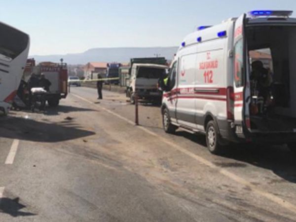 Kayseri'de Yolcu Otobüse İle Kamyonet Çarpıştı! Ölü ve Yaralılar Var!