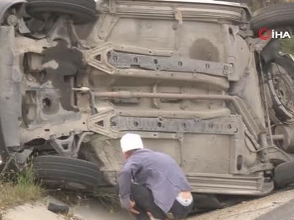 Kazada Yaralanan Şahıslar Canlarını Unutup Eşyalarını Bulmaya Çalıştı
