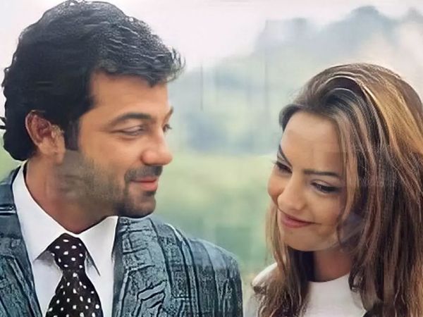 Kerem Alışık'dan Ebru Gündeş'e romantik şarkı