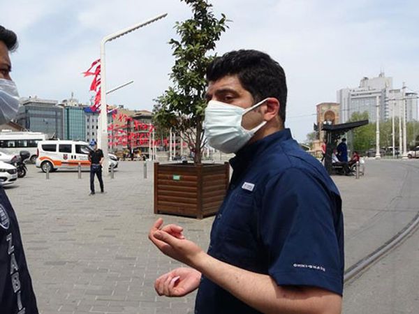 Kısıtlamayı İhlal Eden İranlı, Ceza Yazan Polise İtiraz Etti