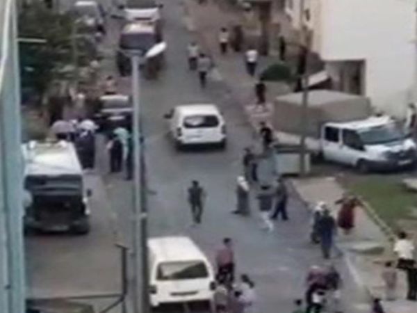 Kız kaçırma mevzusu ortalığı savaş alanına çevirdi! Arnavutköy'de iki aile arasında skandal kavga!