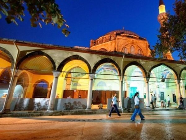 Kocaeli’nde Camide Çirkin Hareket, Sadaka Kutusu Çalındı
