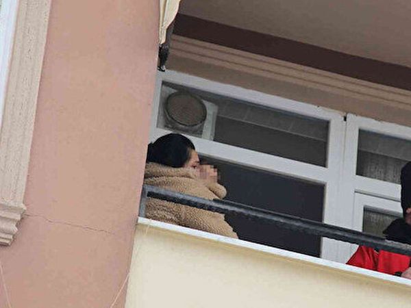 Kocaeli’nde Yürekleri Ağza Getiren Olay: Küçük Çocuğun Yaramazlığı Annesini Balkonda Mahsur Bıraktı!